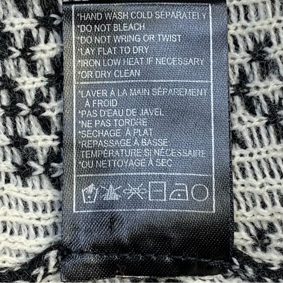 Jack by BB Dakota Cyndi Jacquard Oversized Modern Geometric Poncho - Size Med - Picture 15 of 15